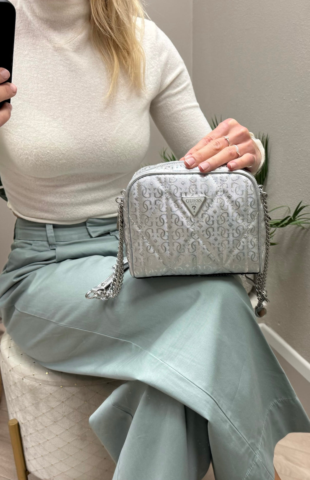 Guess Silver ALDINA Bag. GY966314