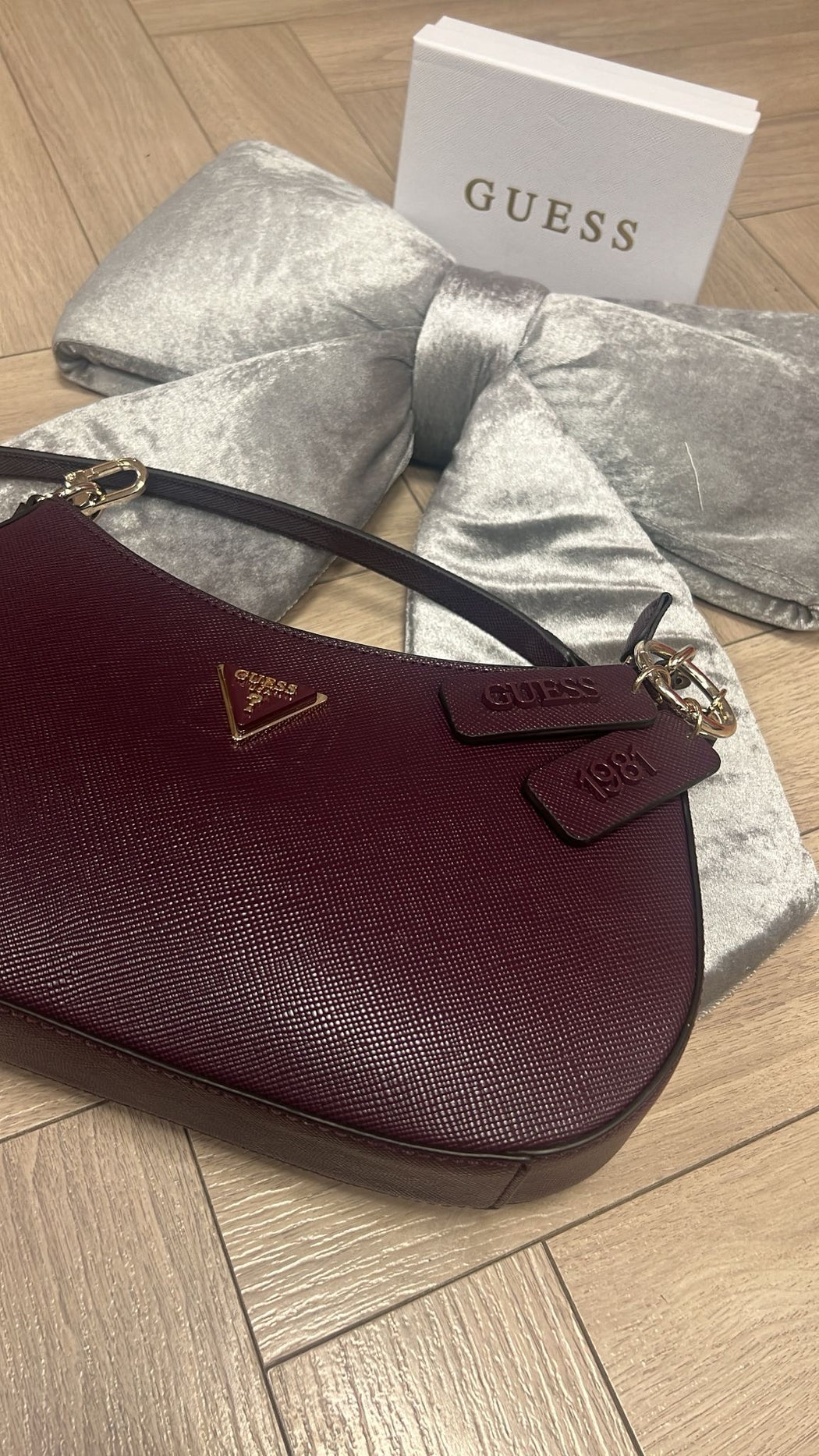 Guess Aubergine Noelle shoulder bag ZG787918