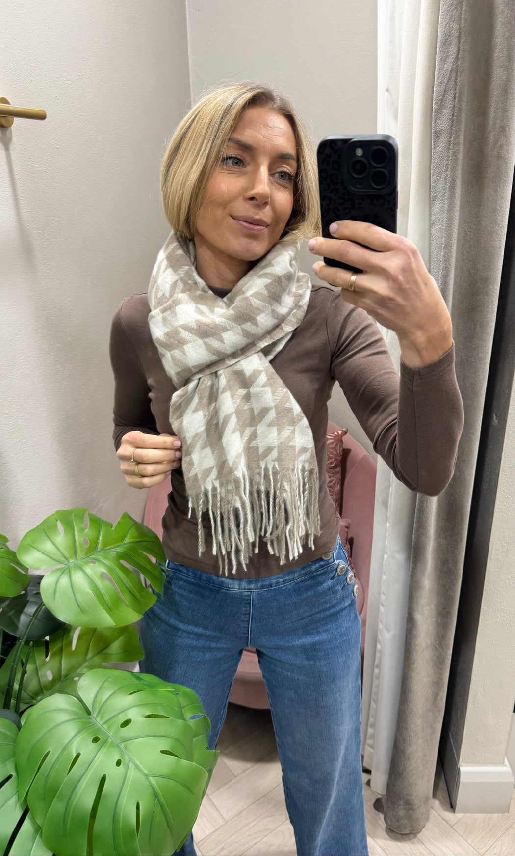 Wendy beige print scarf