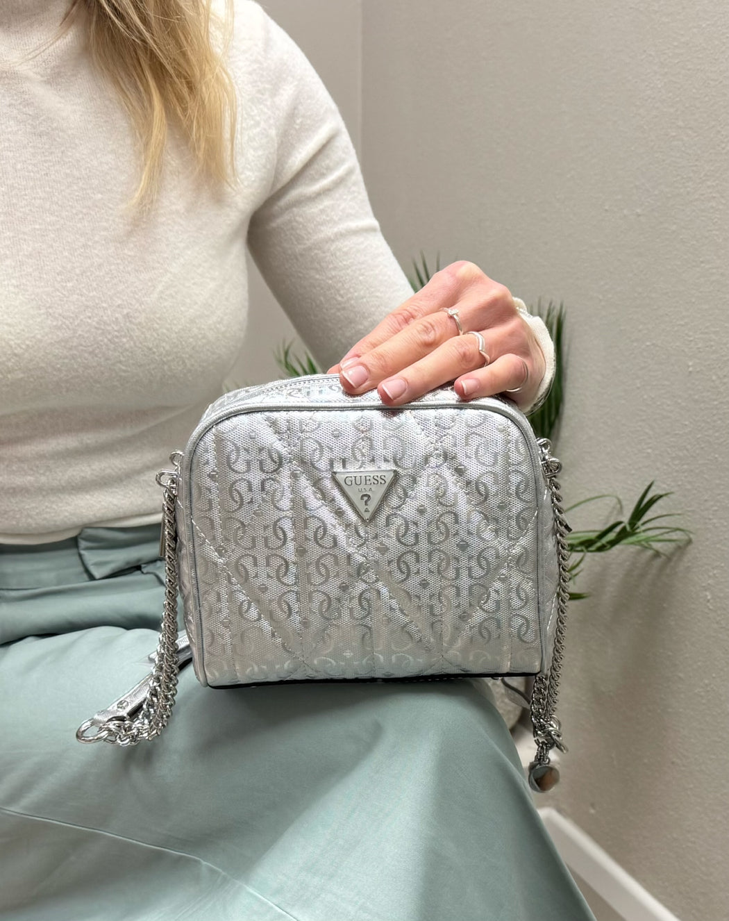 Guess Silver ALDINA Bag. GY966314
