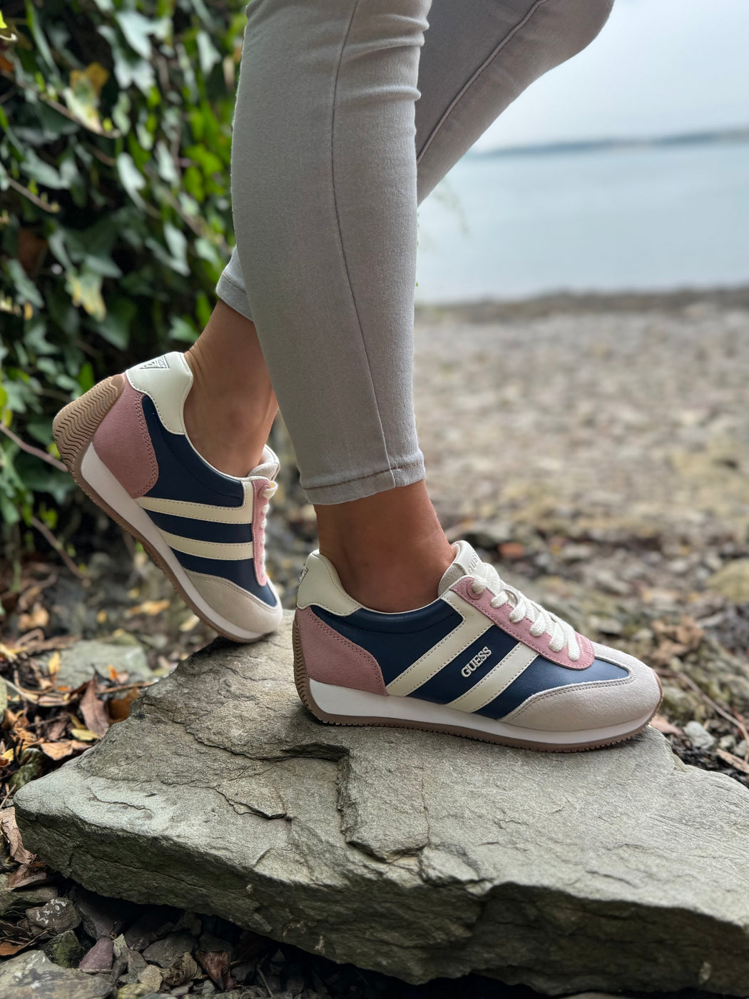 Guess pink/navy trainers FLTSAPLEP12