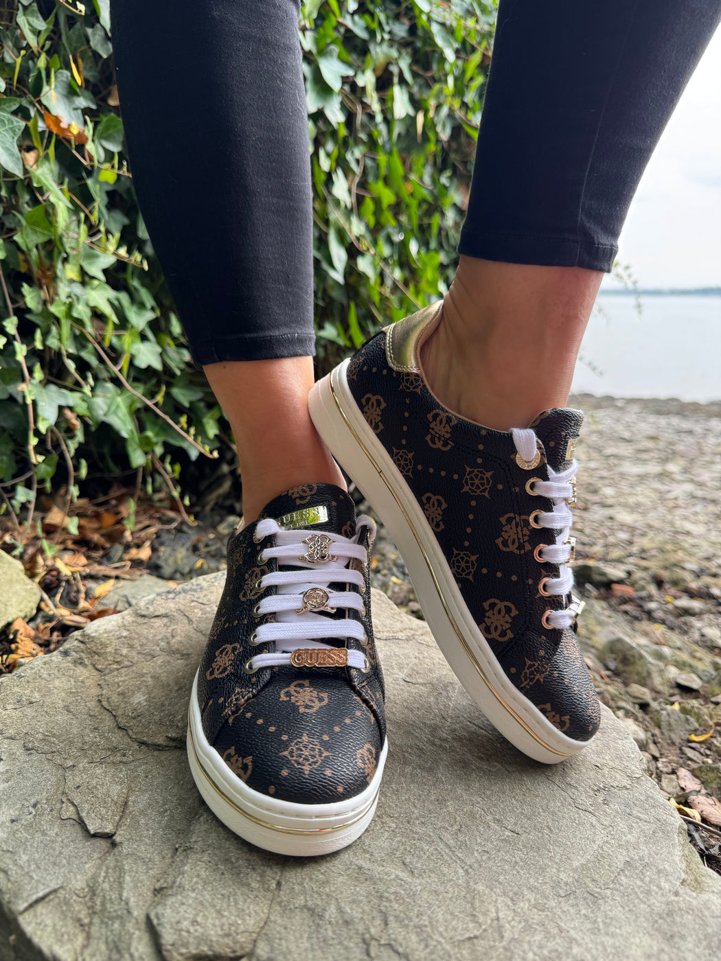 Guess logo sneaker