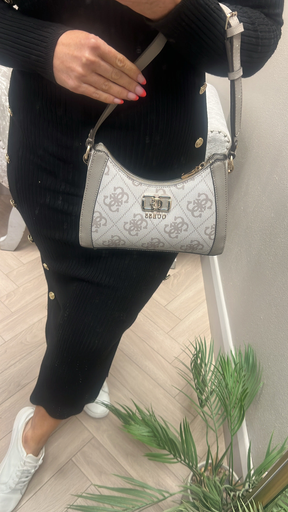 Karnilla guess logo shoulder bag 0s990118 dark taupe