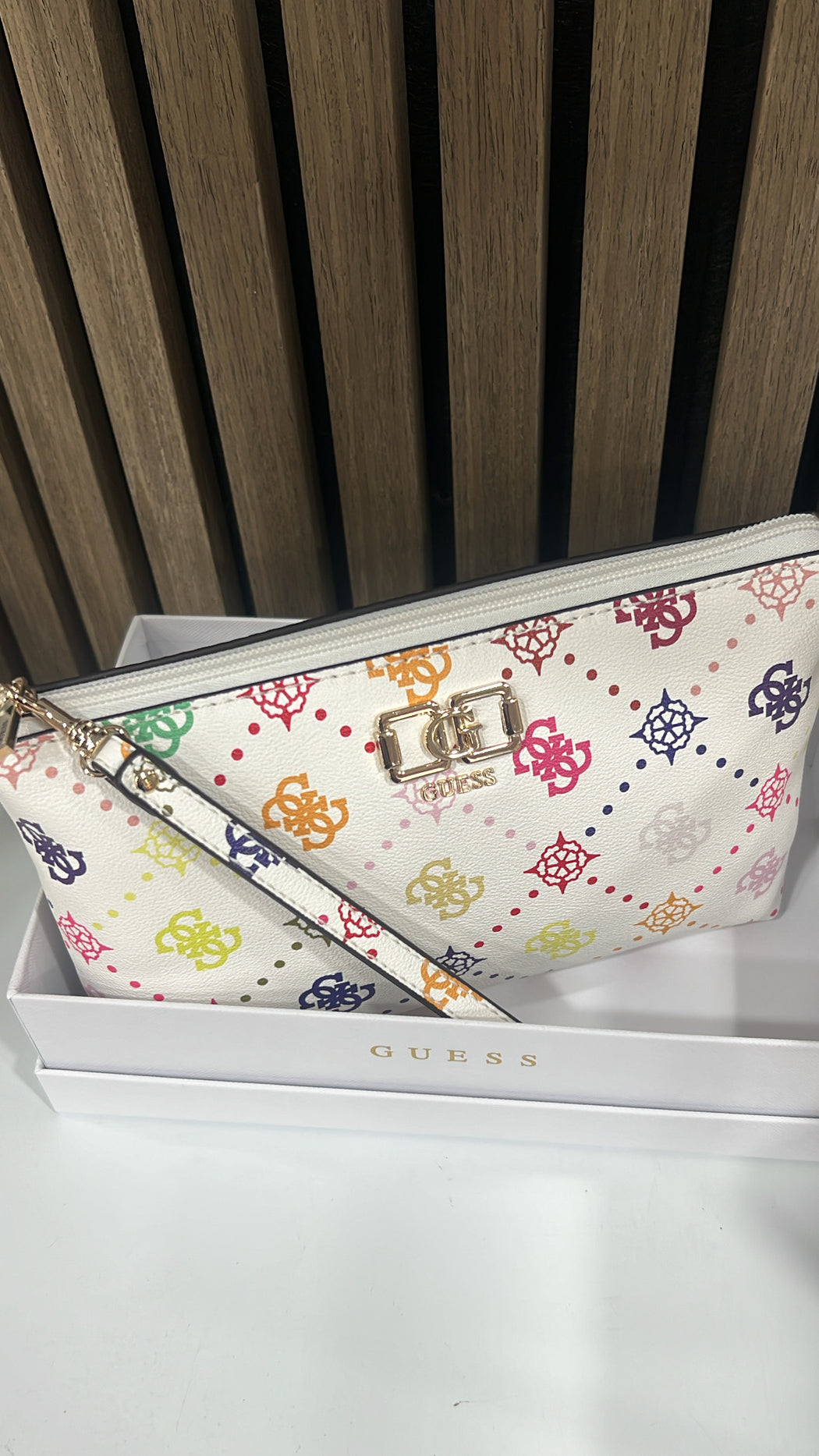 Guess emelie multi logo clutch gm9928145