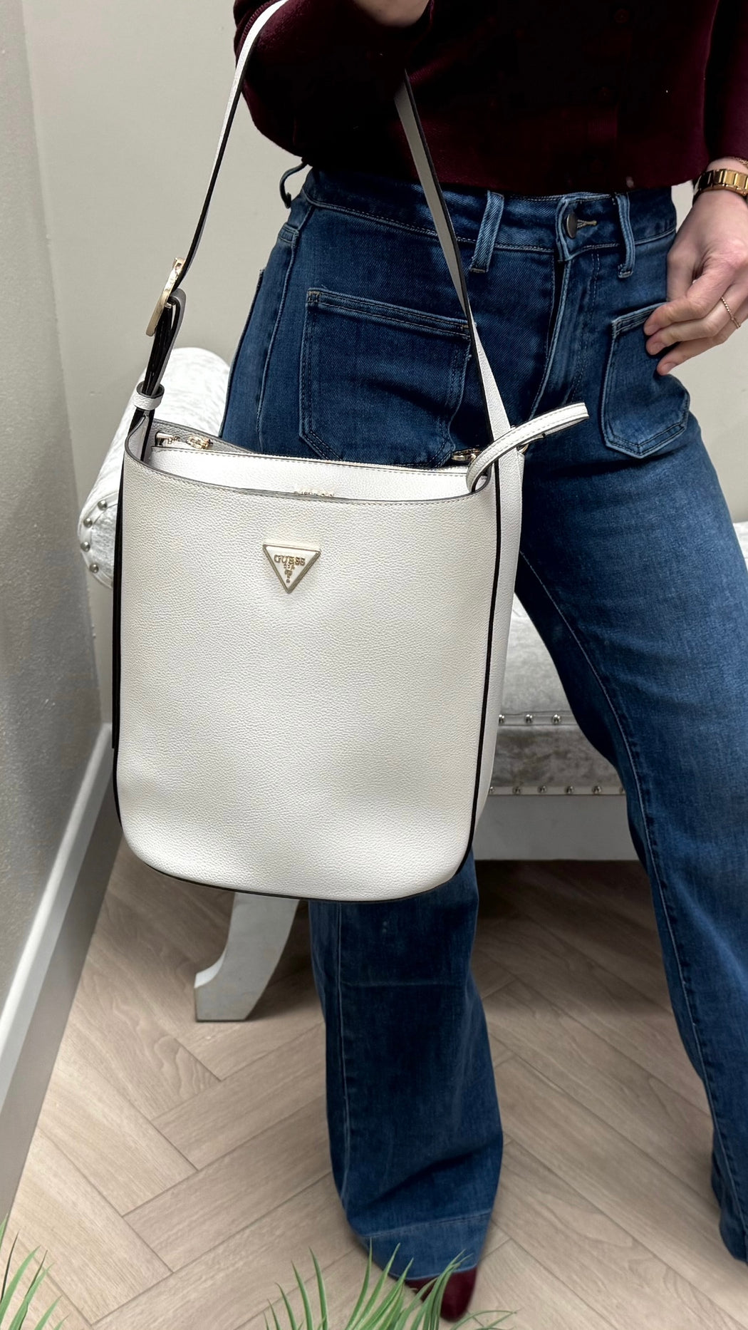 Guess meridian II ivory BG697404