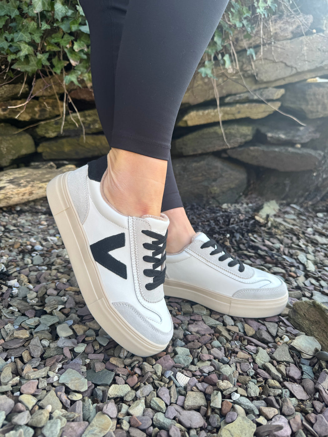 Eighty white coal Runners