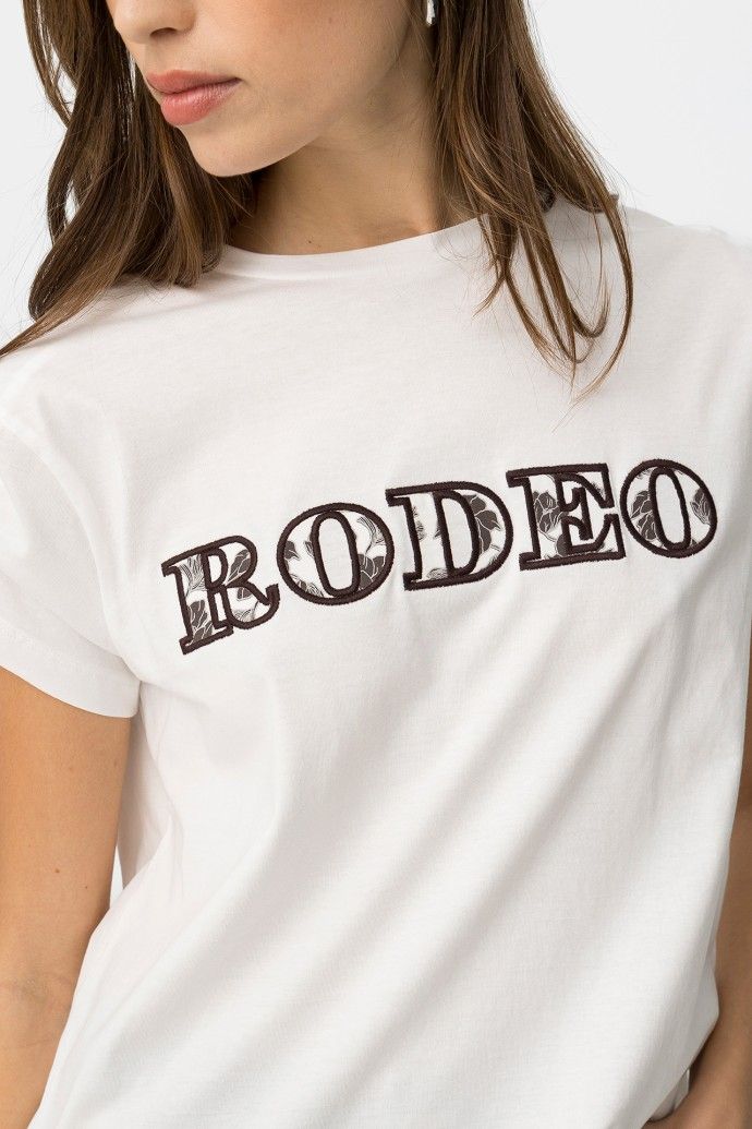 Judi winter /white t /shirt