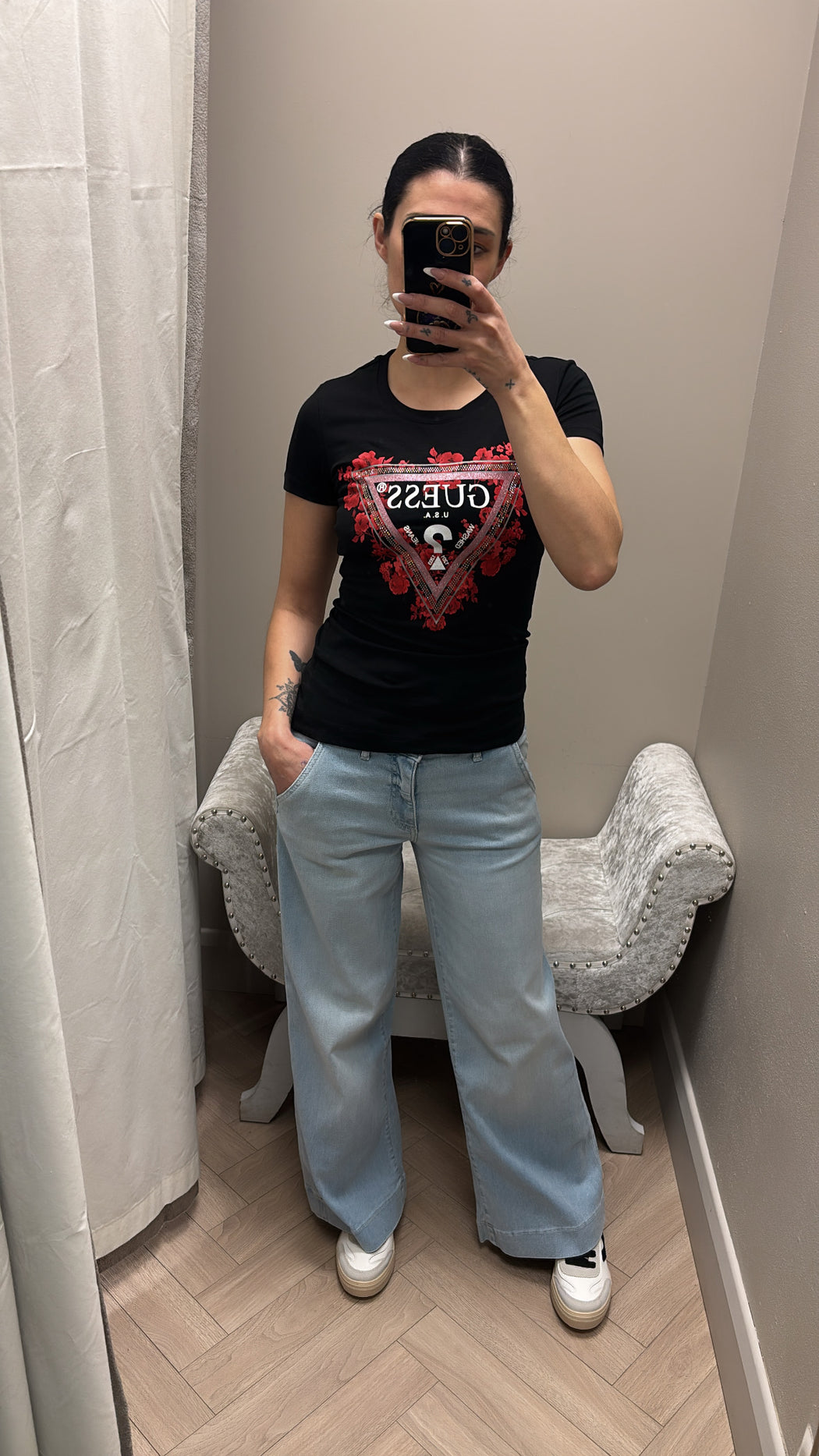 Guess red flower triangle T-Shirt w6r123j1314- jblk