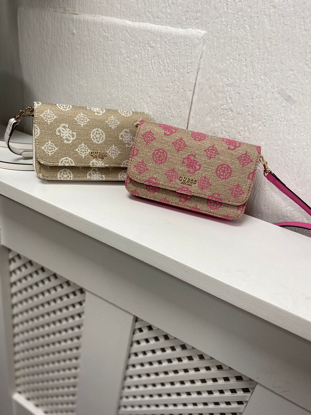 Pink logo loralee guess mini crossbody / clutch