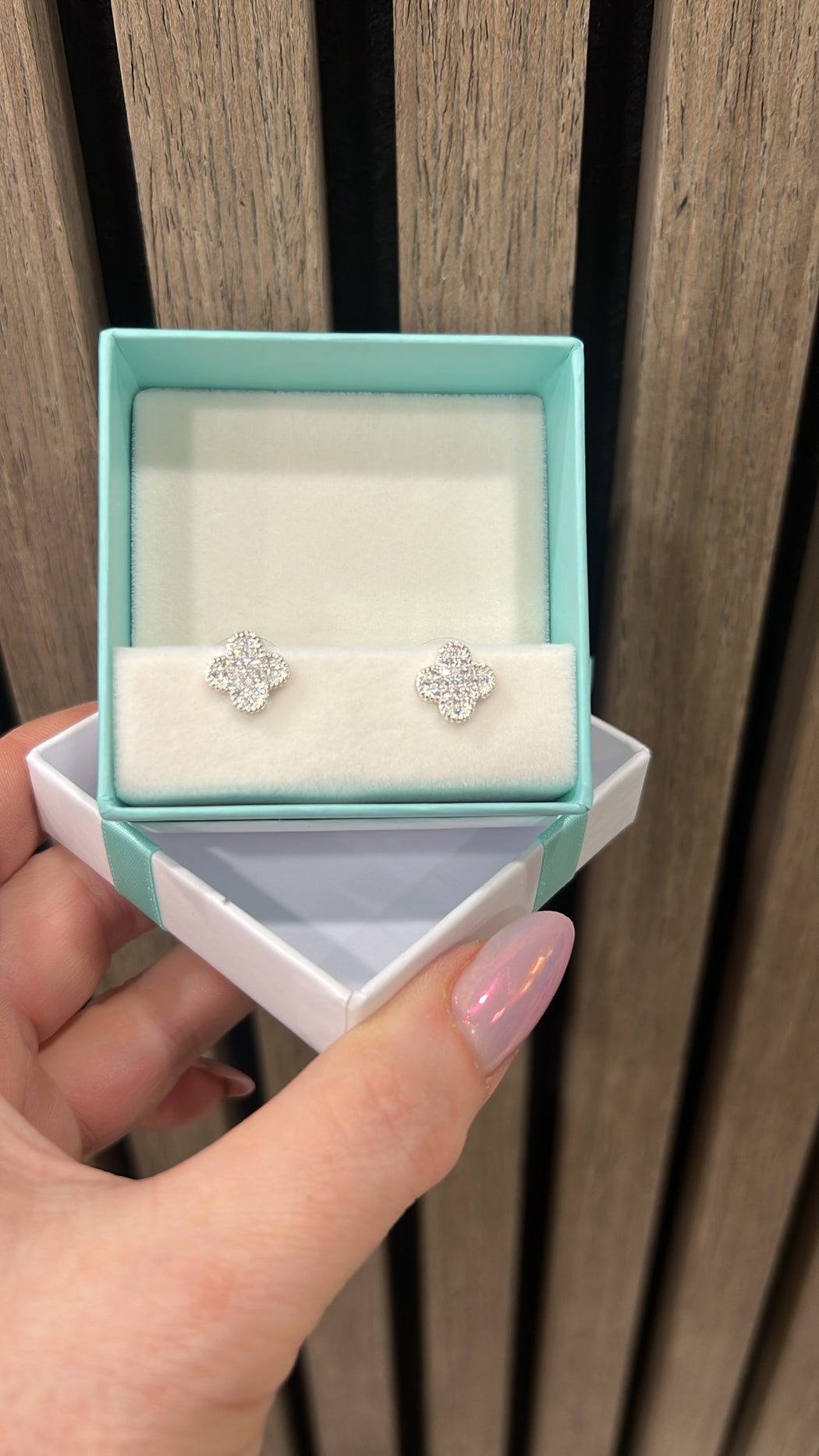 MEDIUM CLOVER EARRINGS. T682EAP