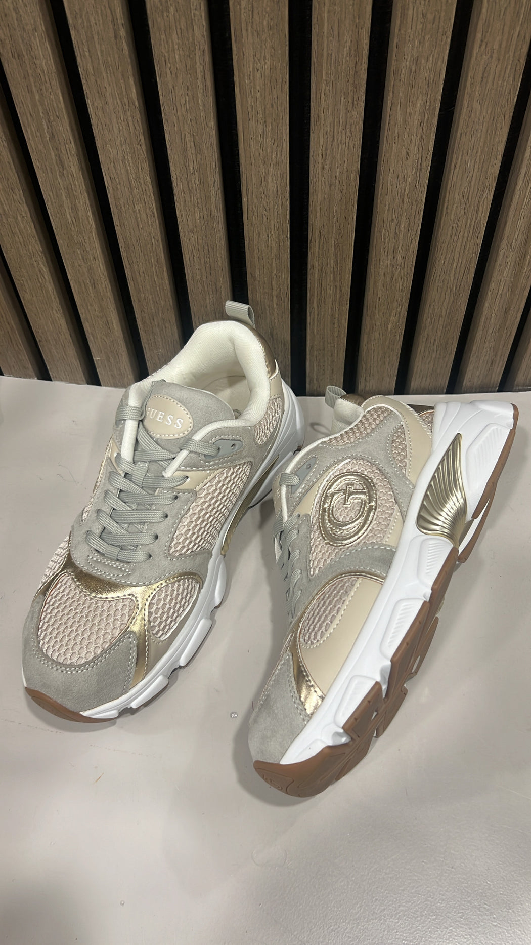 Guess ibitha  sage/gold sneaker  flfi3besu12