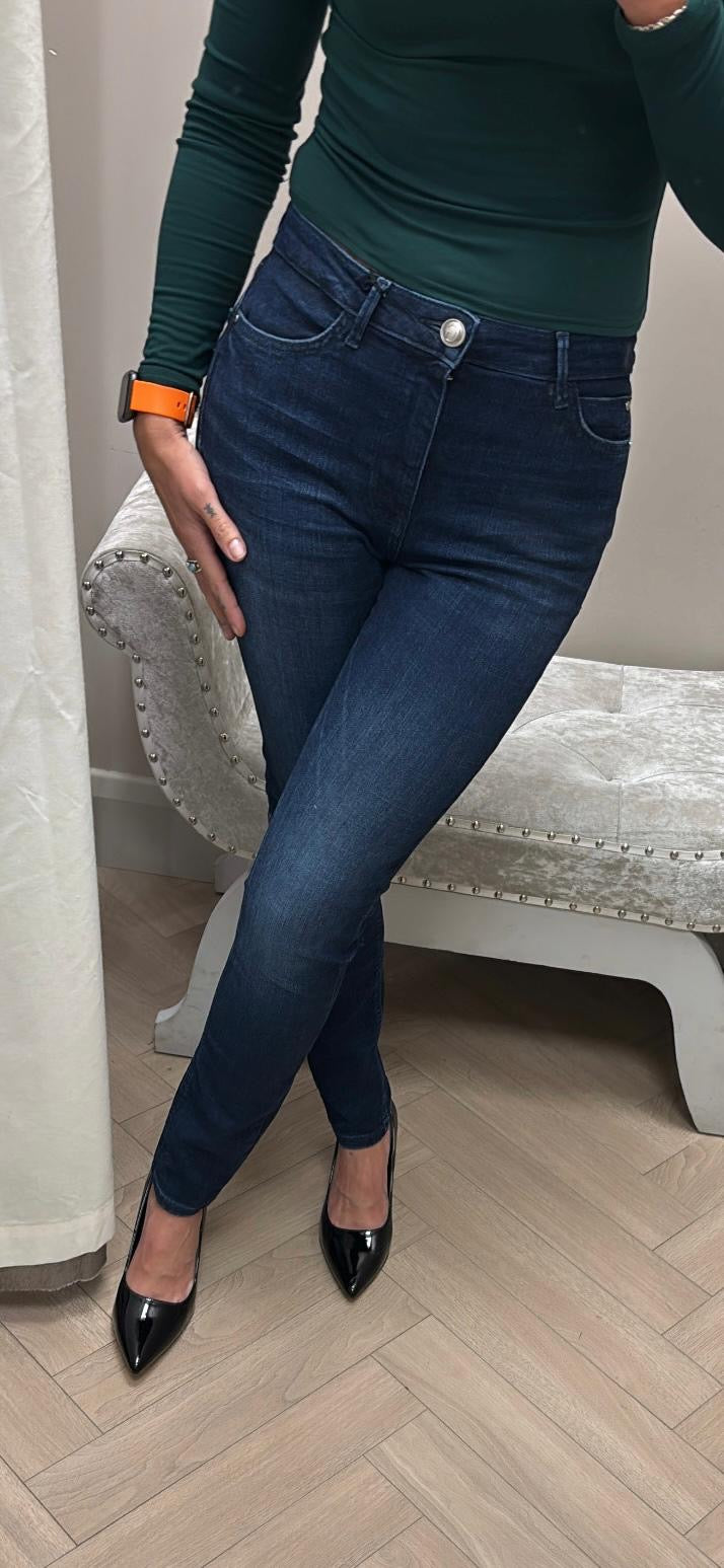 Guess 1981 Skinny High Jeans. W5BA46D0791.