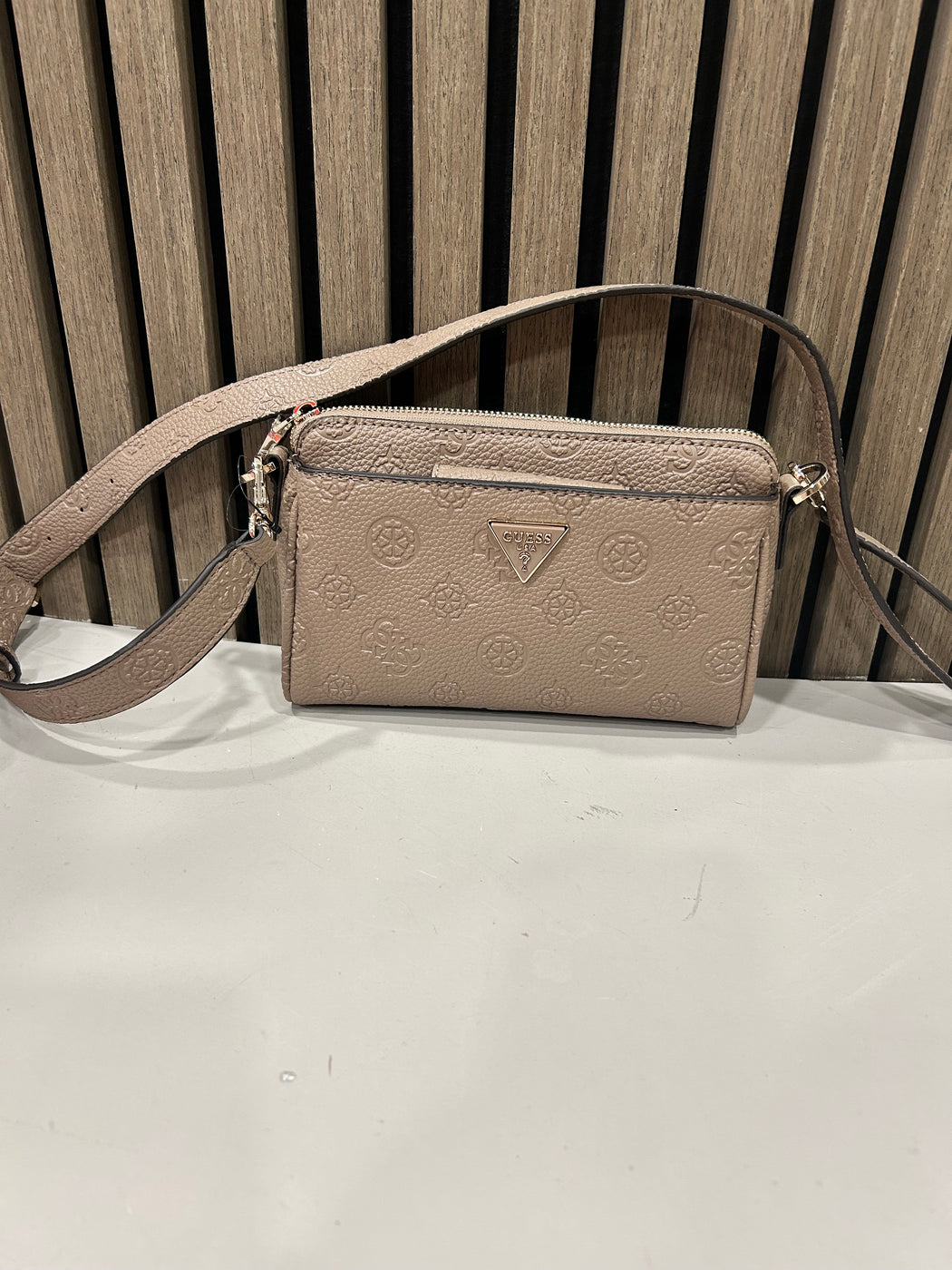 Guess dark taupe logo pd988872