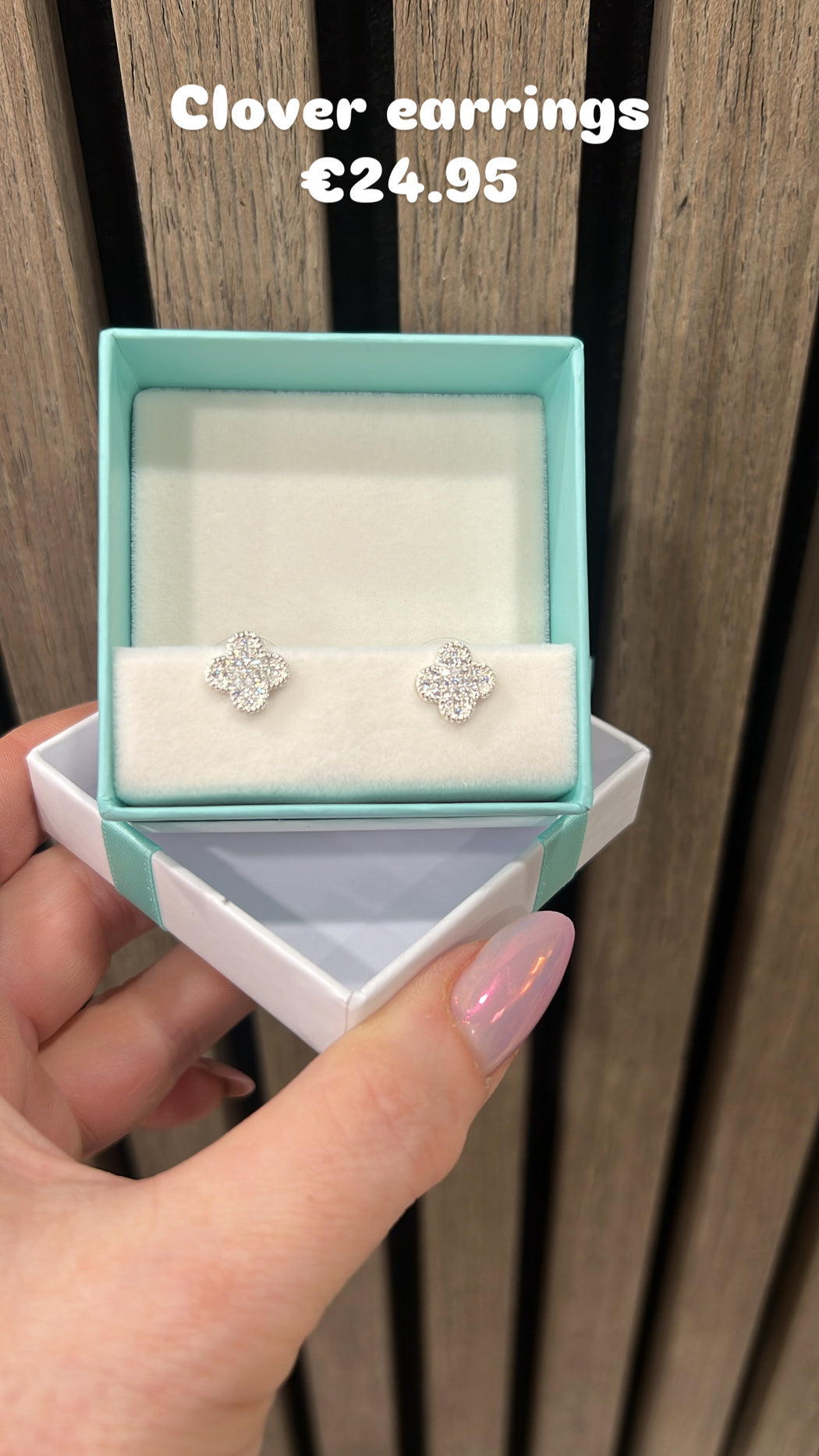 MEDIUM CLOVER EARRINGS. T682EAP