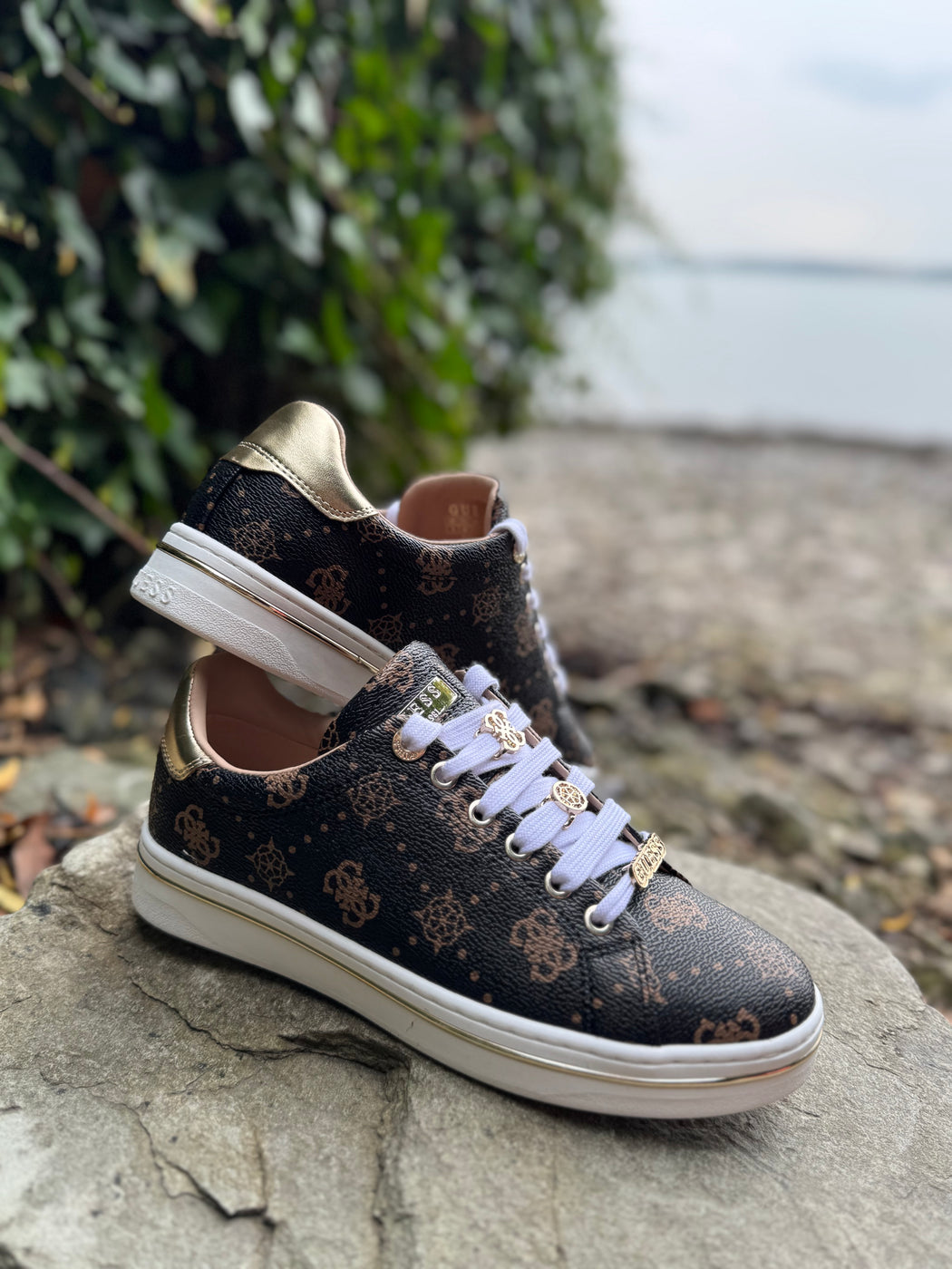 Guess logo sneaker