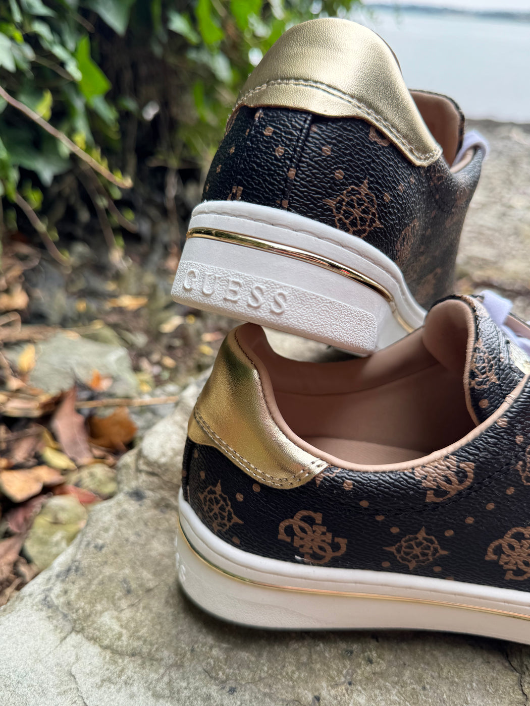 Guess logo sneaker