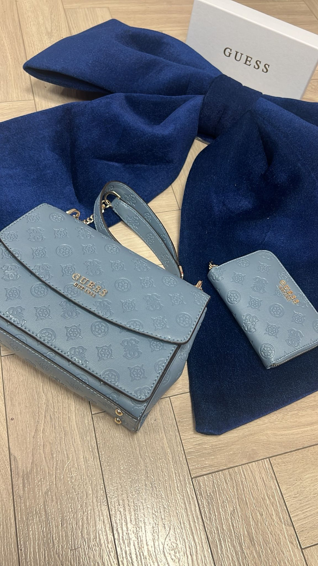 Phoebe 4G Peony Logo Mini Crossbody pd966521