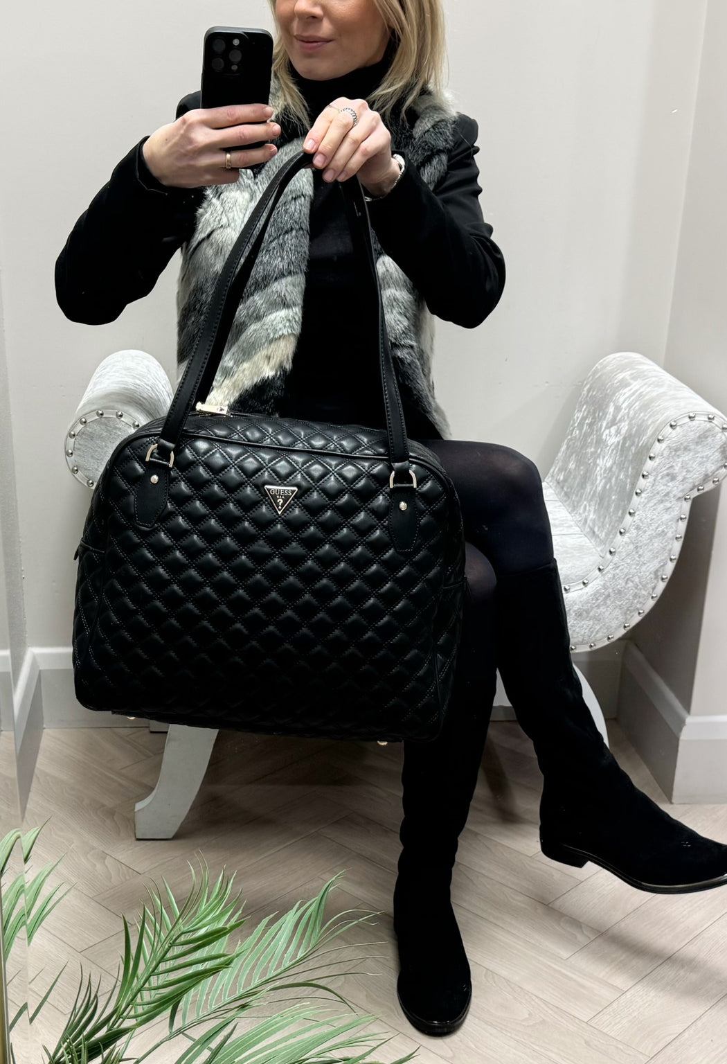 Guess black giully weekend bag qn8748916