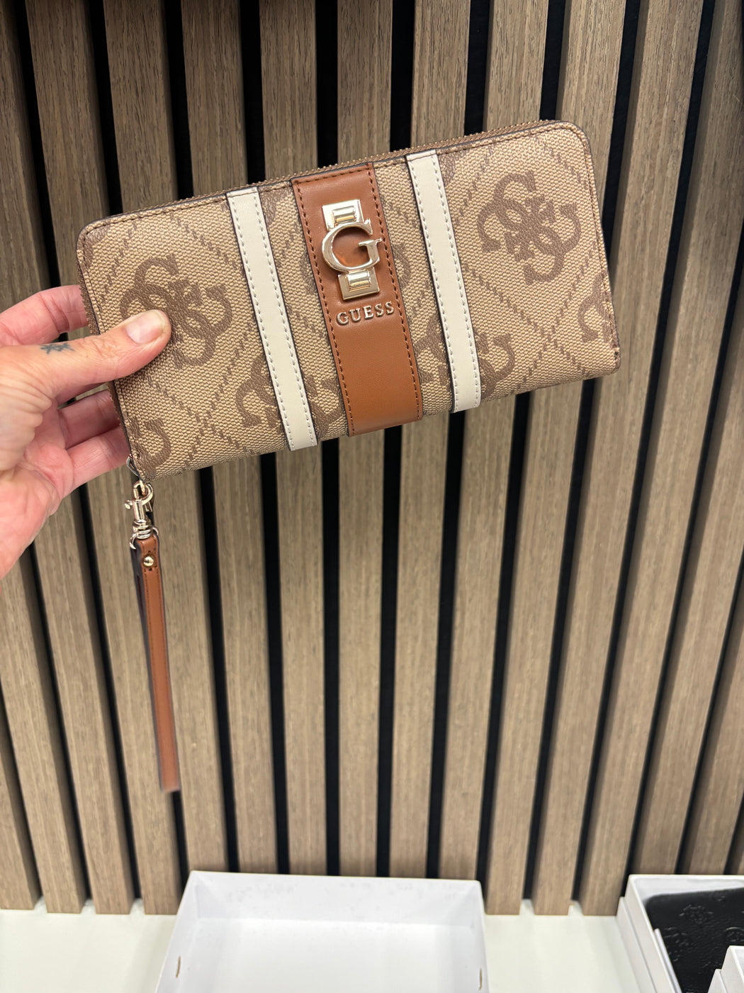 Guess ERENIA LATTE Logo Wallet. SO7838146.