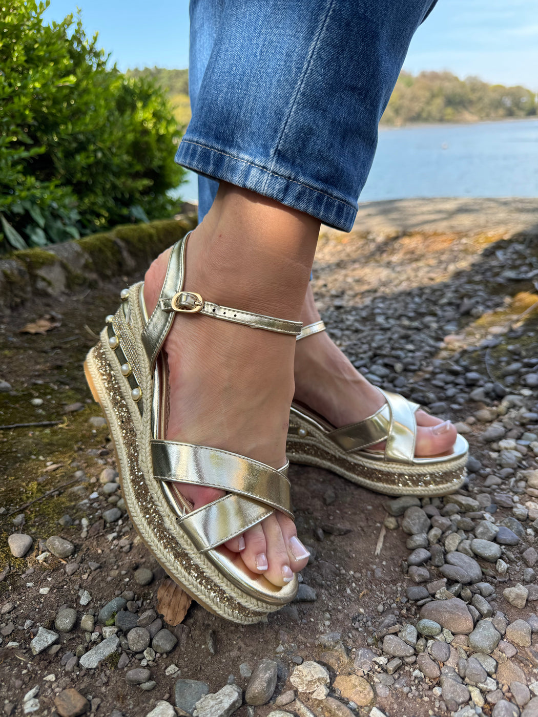 Clonalis gold weave wedge