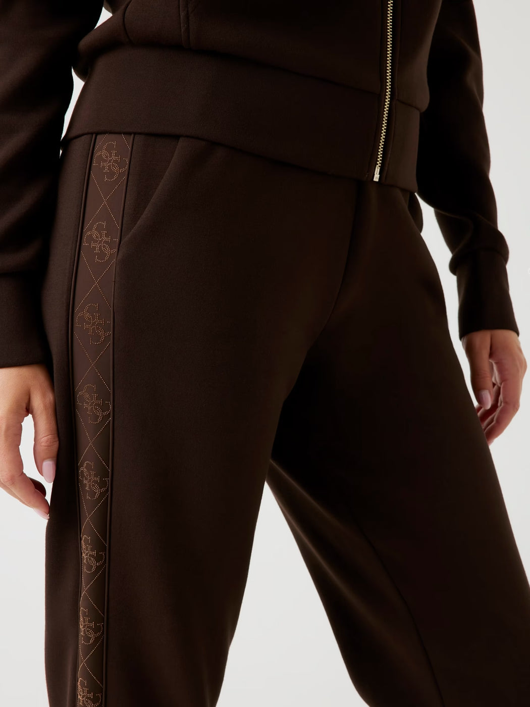 Guess brown new Victorie scuba joggers