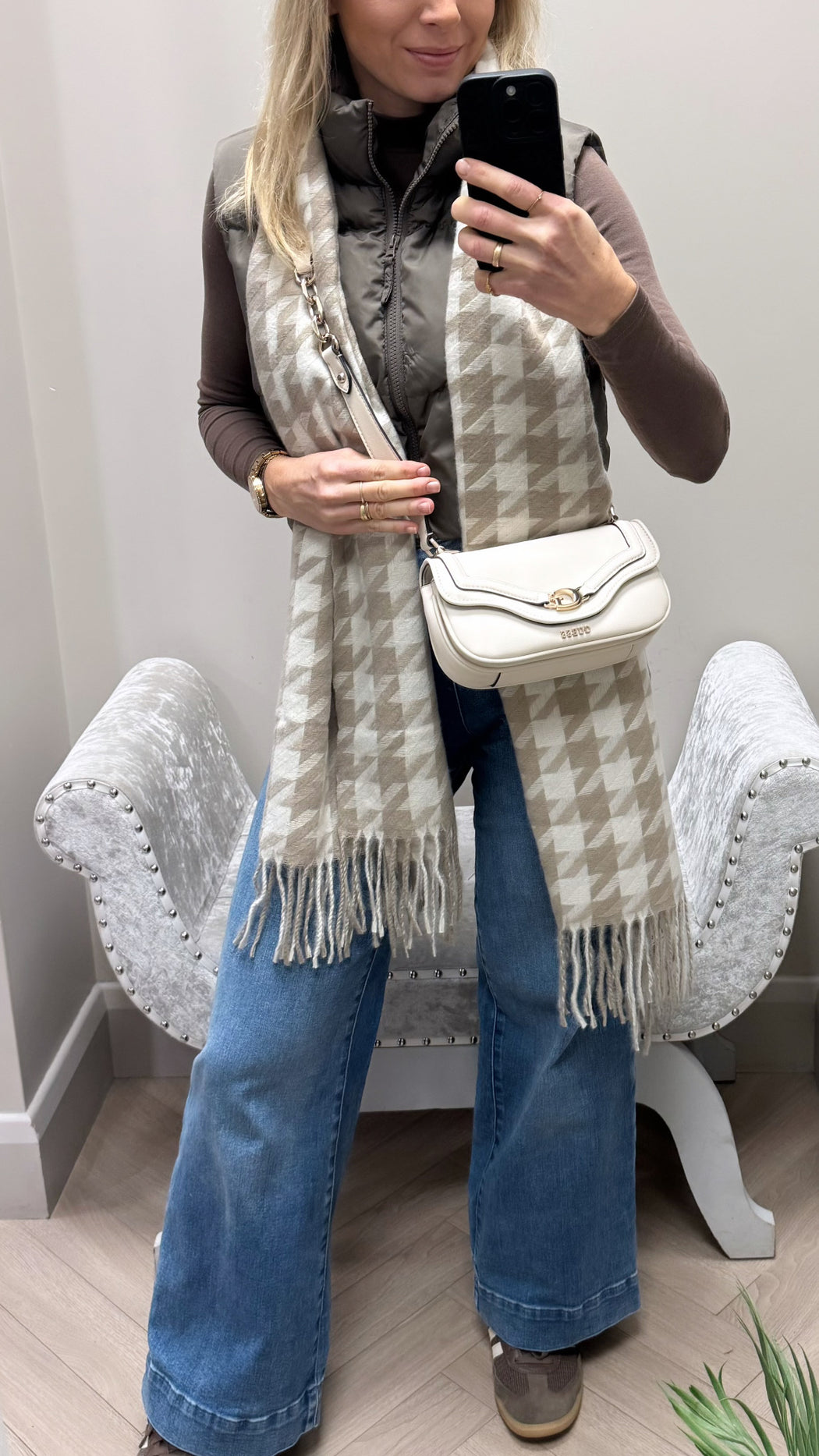 Wendy beige print scarf