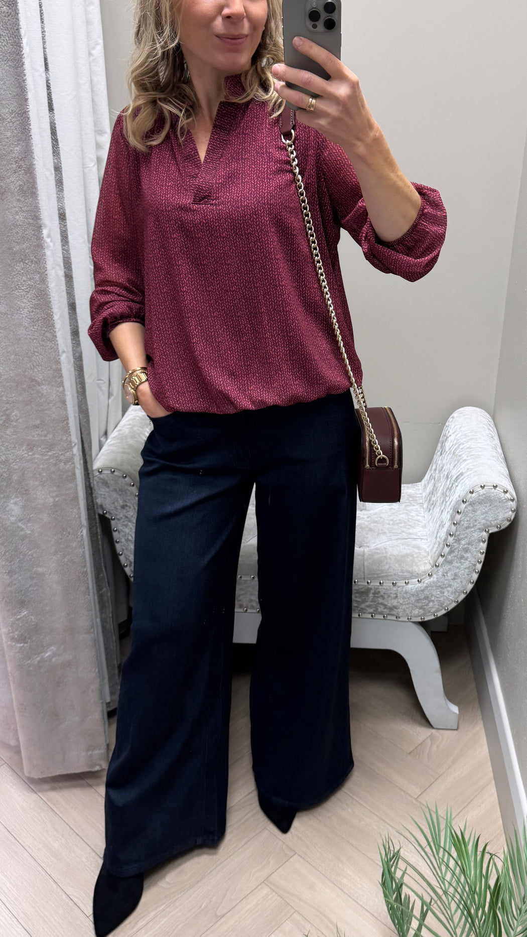 Guess dark indigo Jeans. W6BAJ5D2717