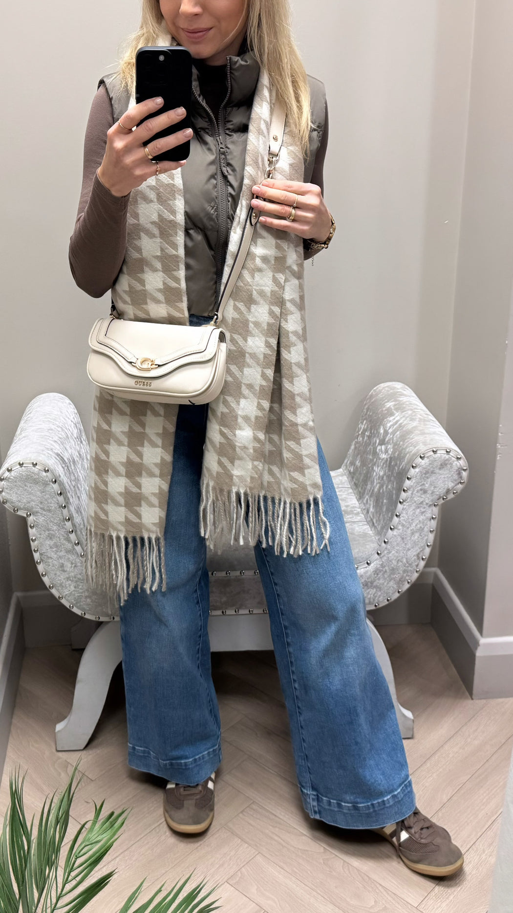 Wendy beige print scarf