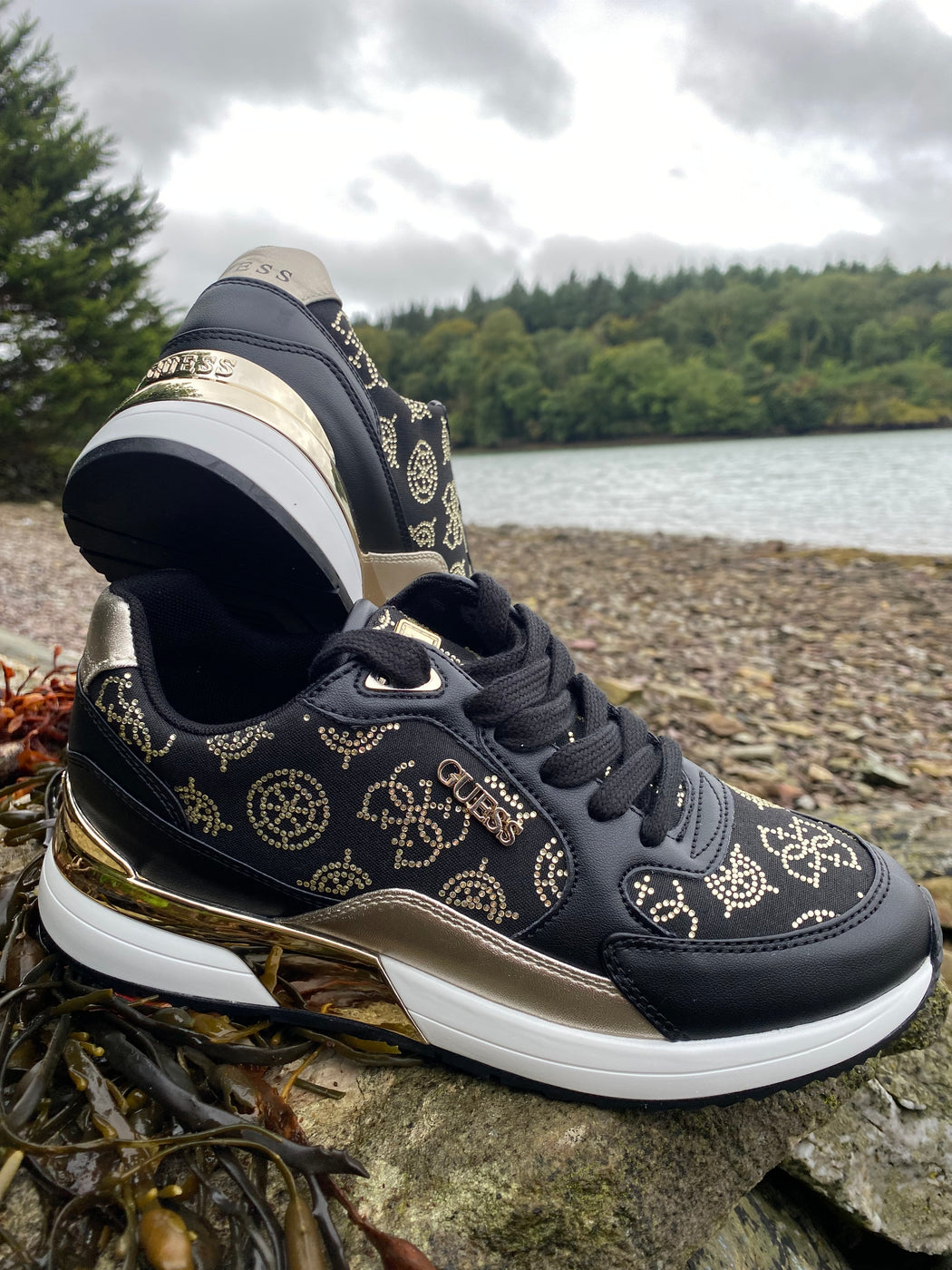 FLJMOXFAL12 GUESS 
 BLACK GOLD SNEAKER FLJMOXFAL12