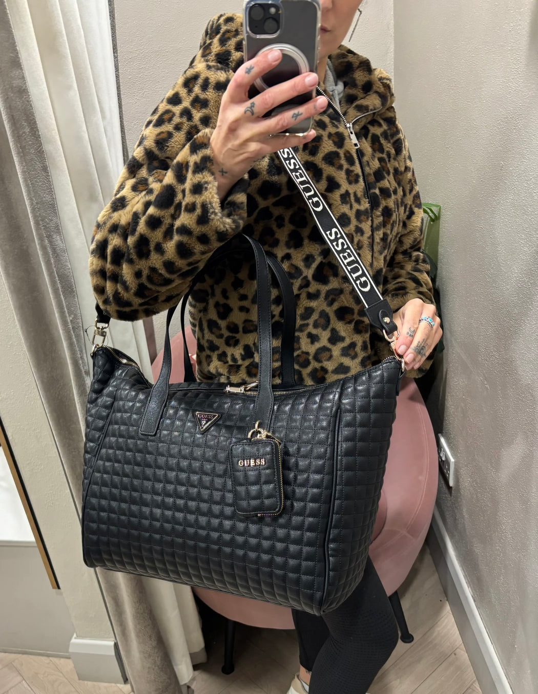 Guess NADIRA Travel Bag. QG8424017