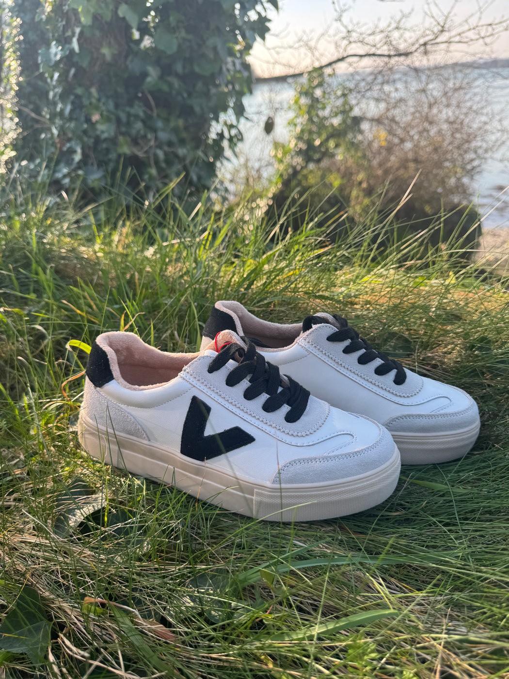 Eighty white coal Runners