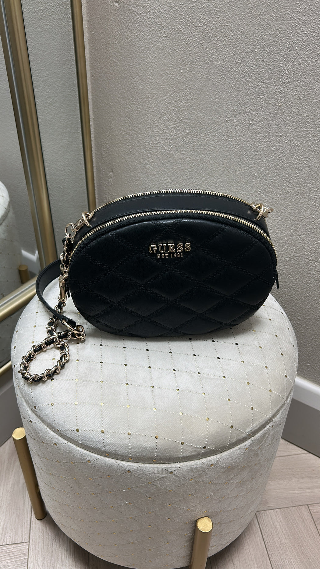 Tasmin Guess Quilted Oval Crossbody Bag qg963212