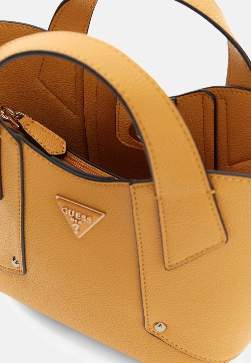 Guess amber darcy mini bg991475