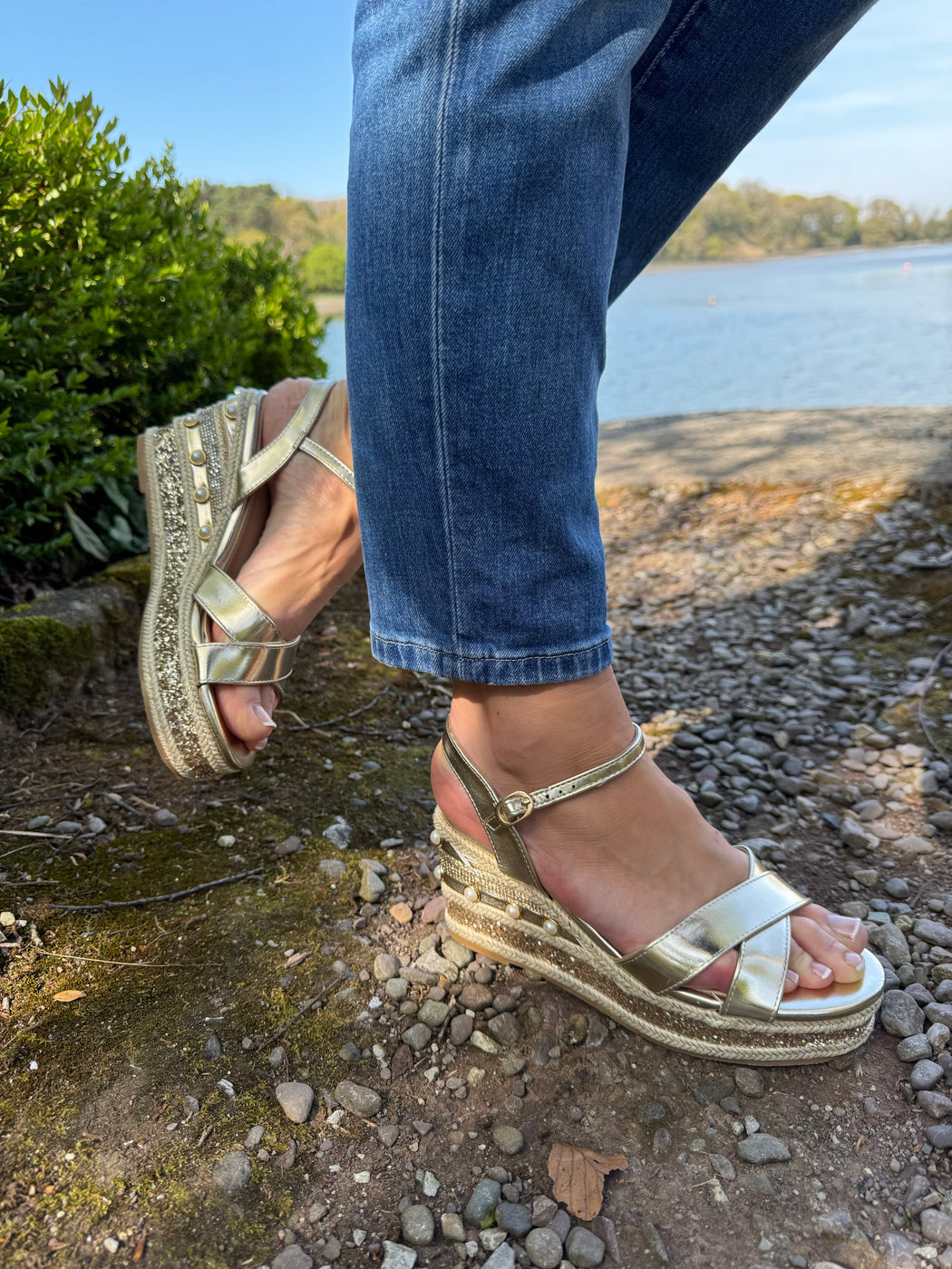 Clonalis gold weave wedge