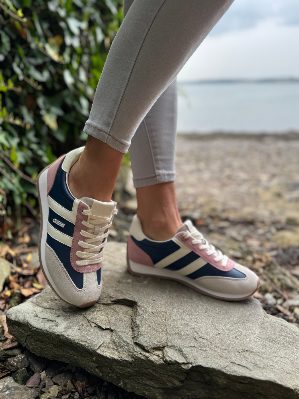 Guess pink/navy trainers FLTSAPLEP12