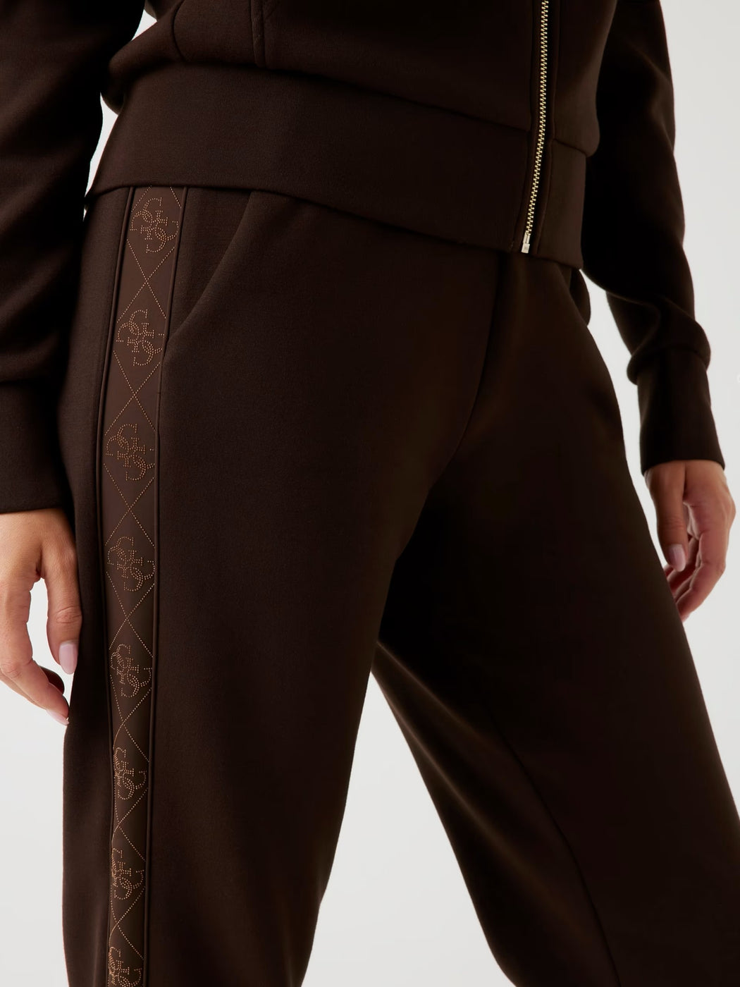 Guess brown new Victorie scuba joggers