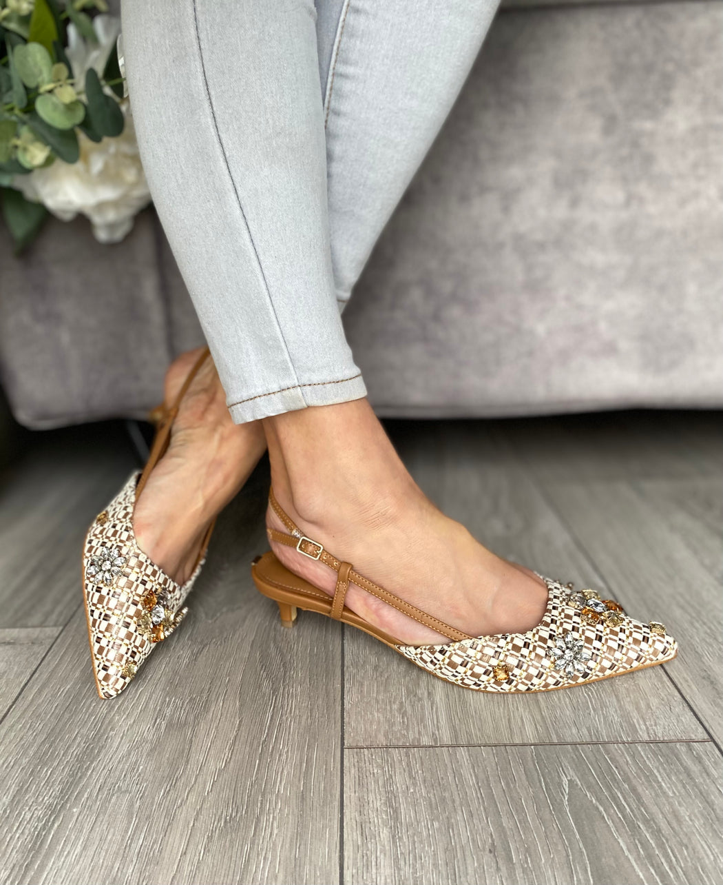 FLPJSNFAB03 Guess Brown Embellished Slingbacks.