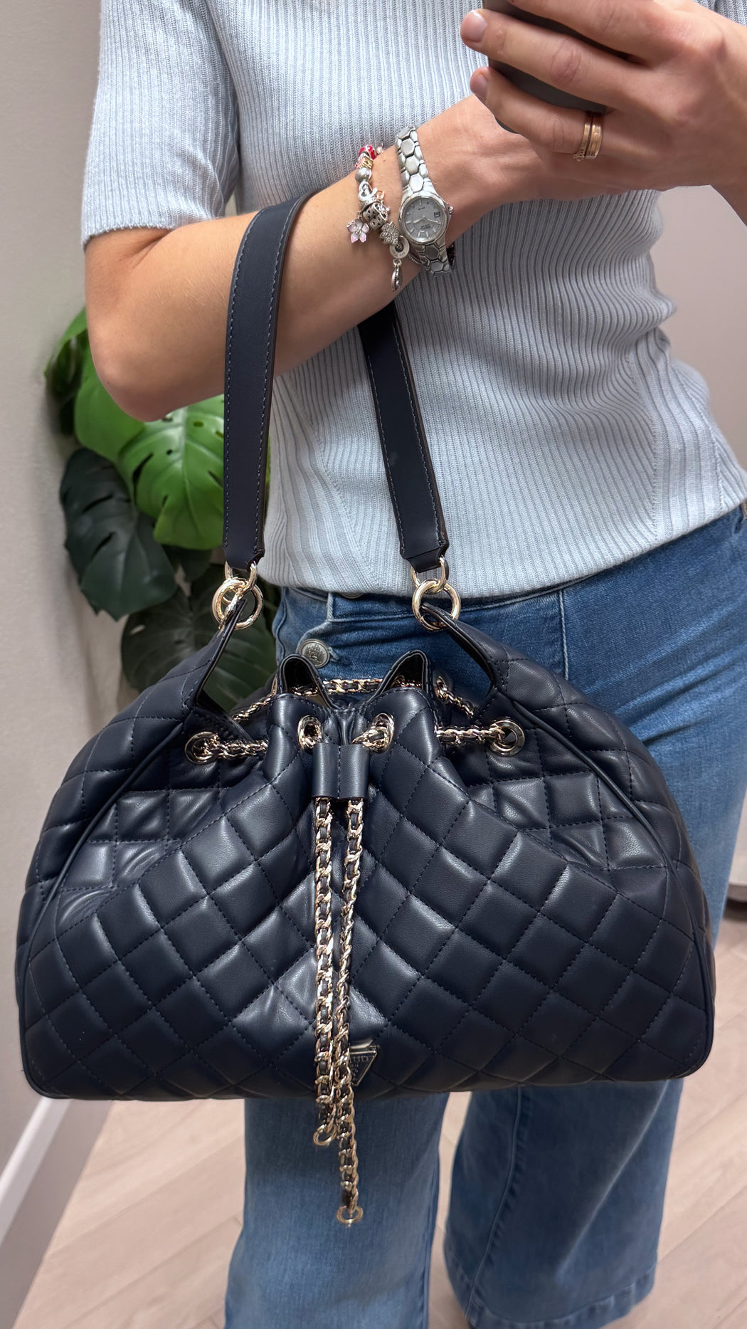Guess Midnight JULIET Bag. QG245601