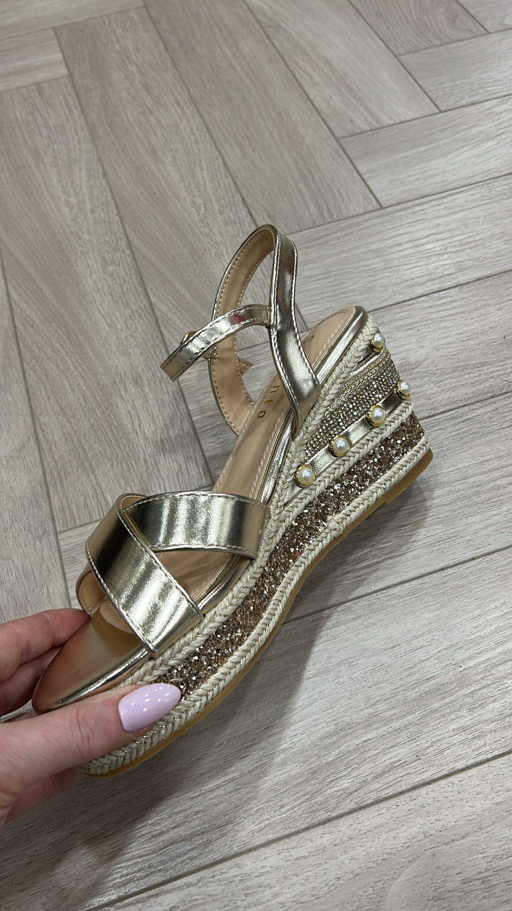 Clonalis gold weave wedge