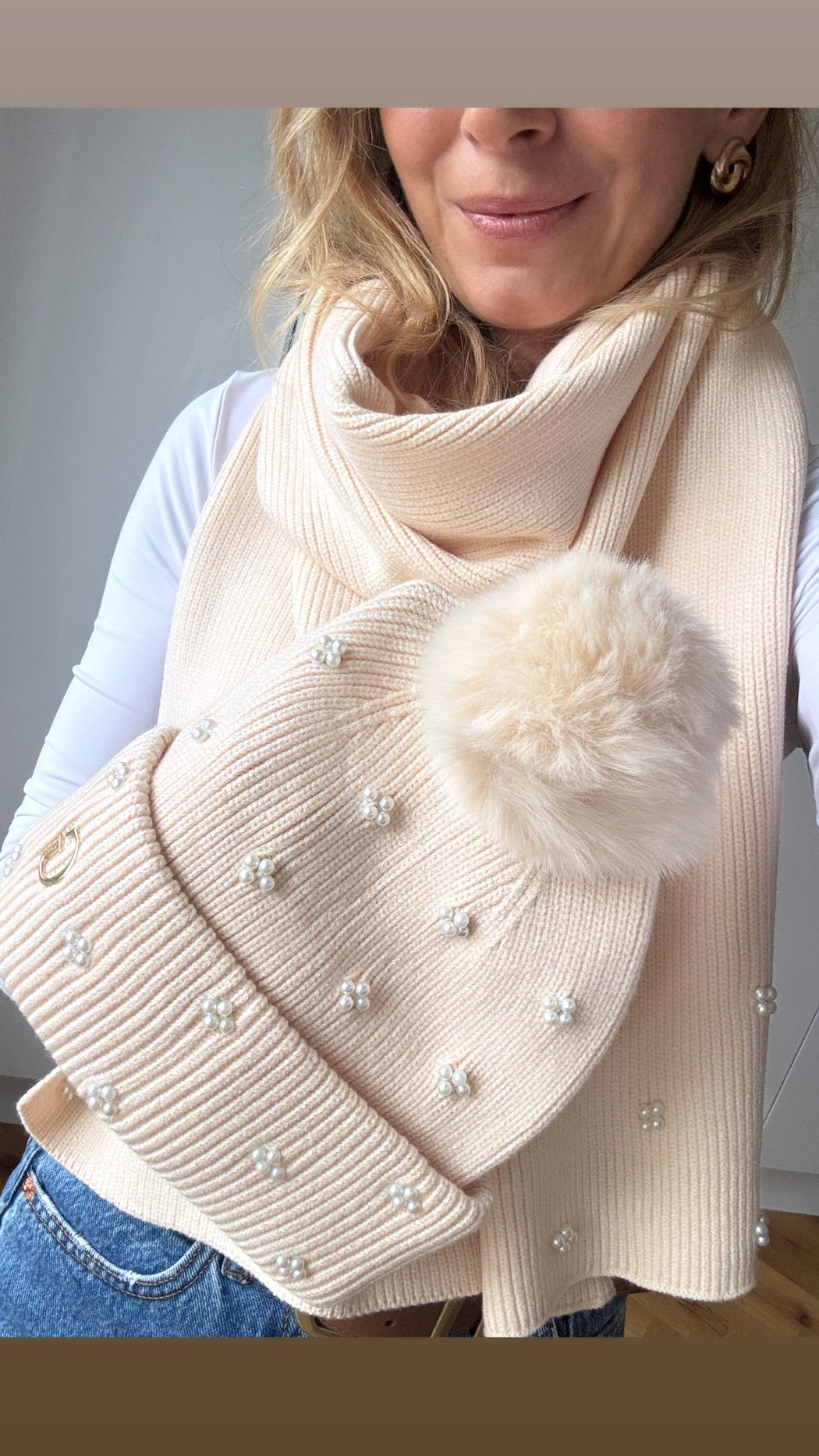 Guess cream pearl Pom Pom hat AW5635VIS01 - OFF