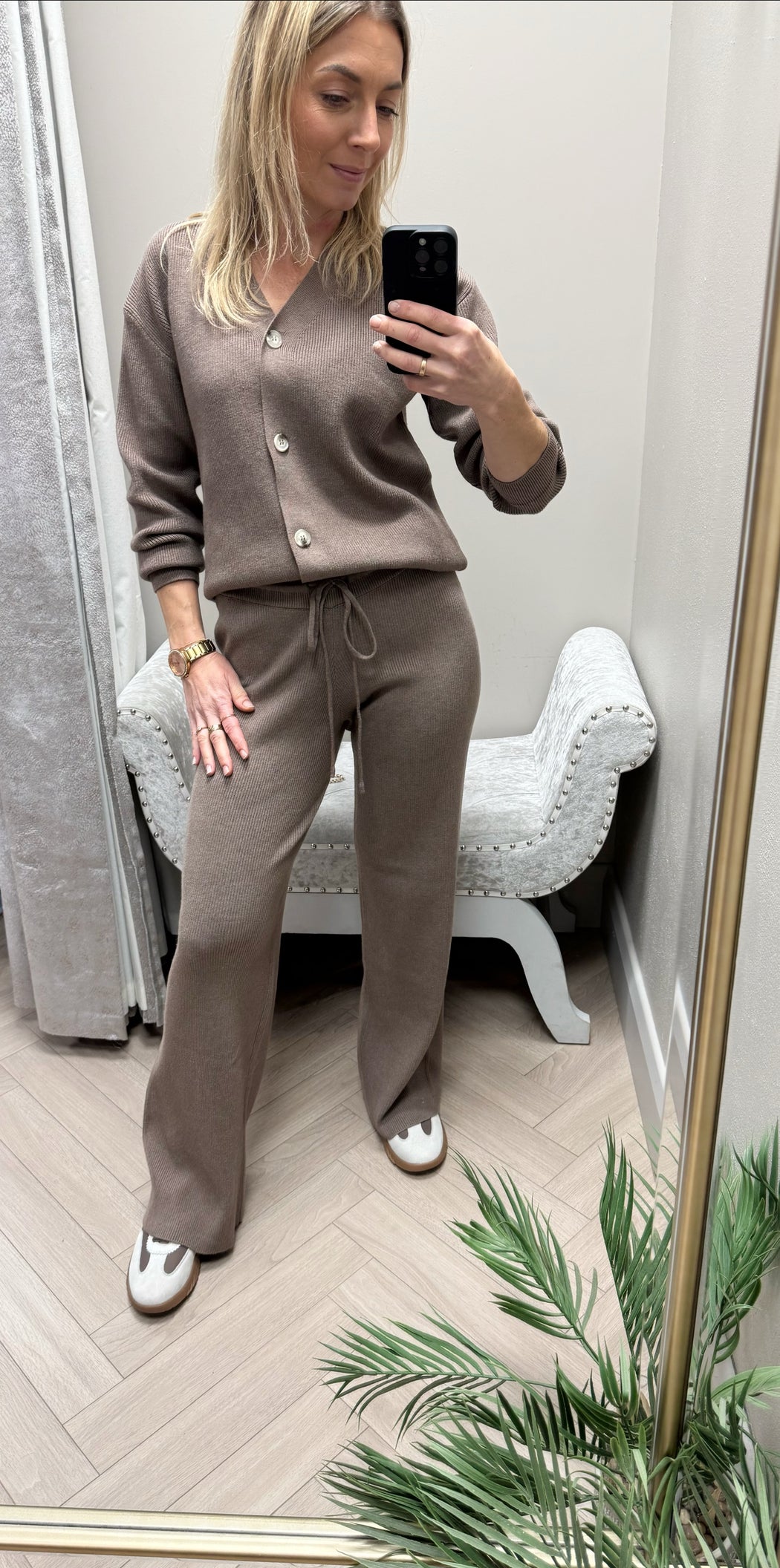 Lady beige trousers
