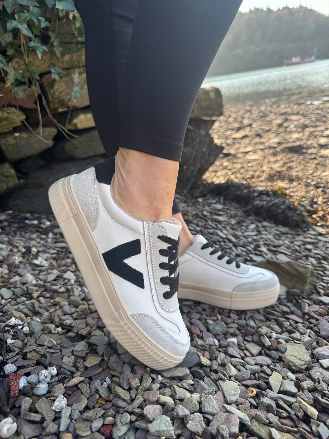 Eighty white coal Runners