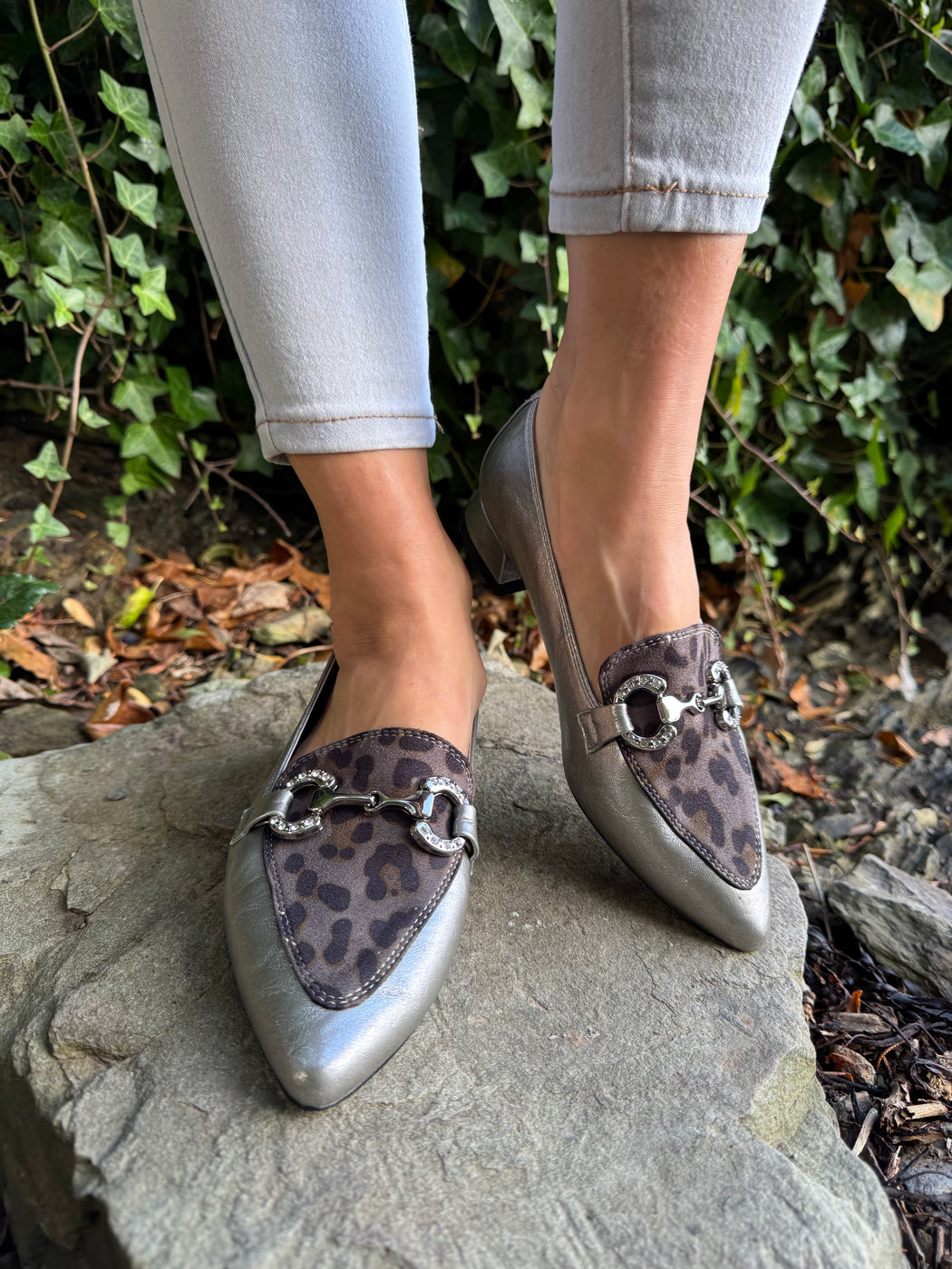Dalat one Silver cheetah pointed loafer
