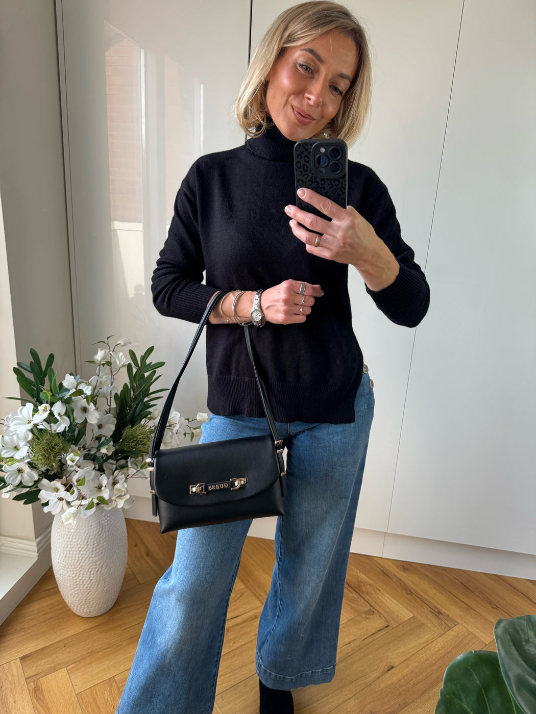 Guess black LEFIA Bag. BG964419