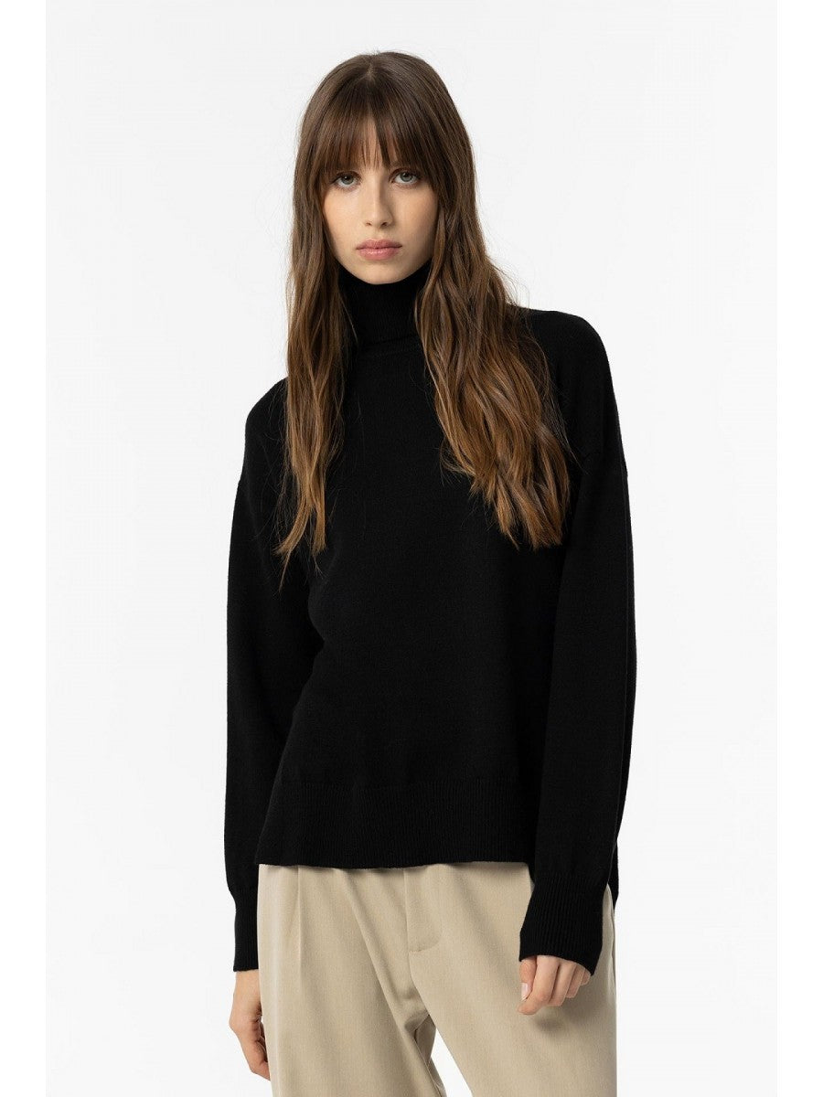 Mab black polo neck