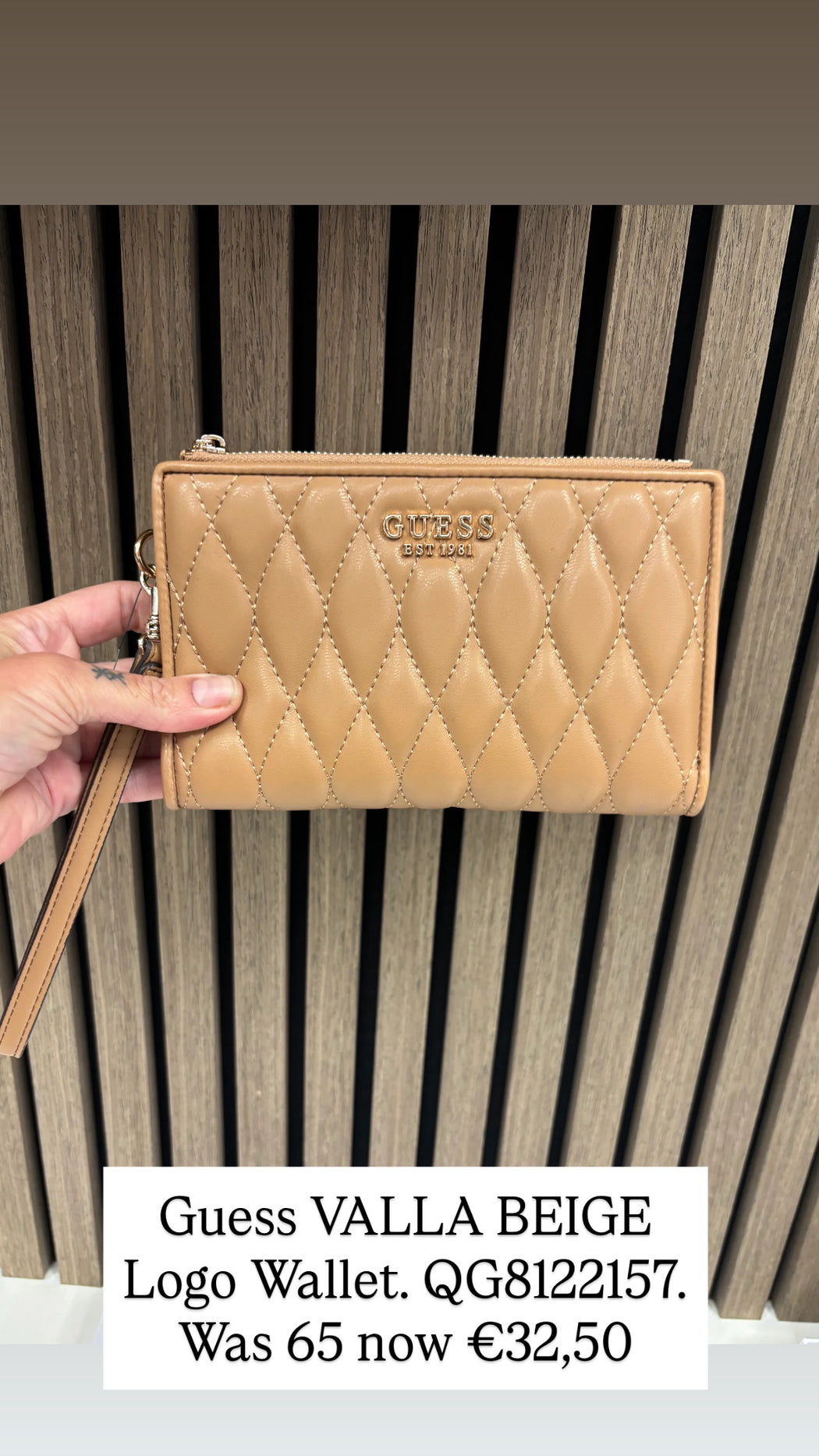 Guess VALLA BEIGE Logo Wallet. QG8122157.
