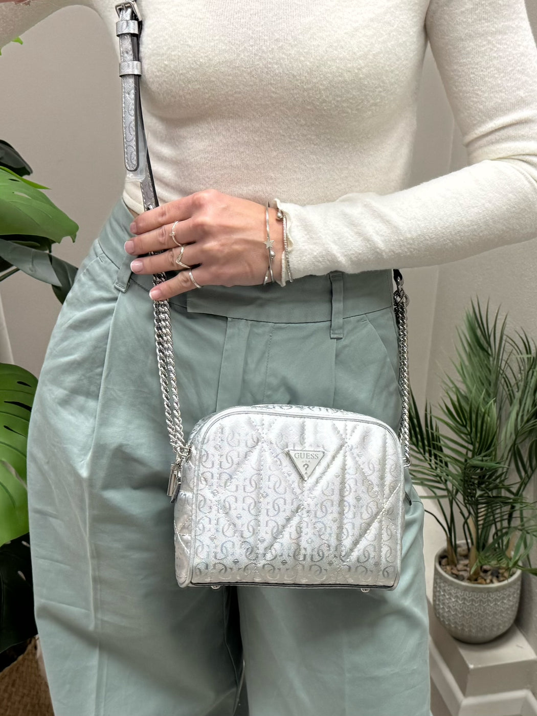 Guess Silver ALDINA Bag. GY966314