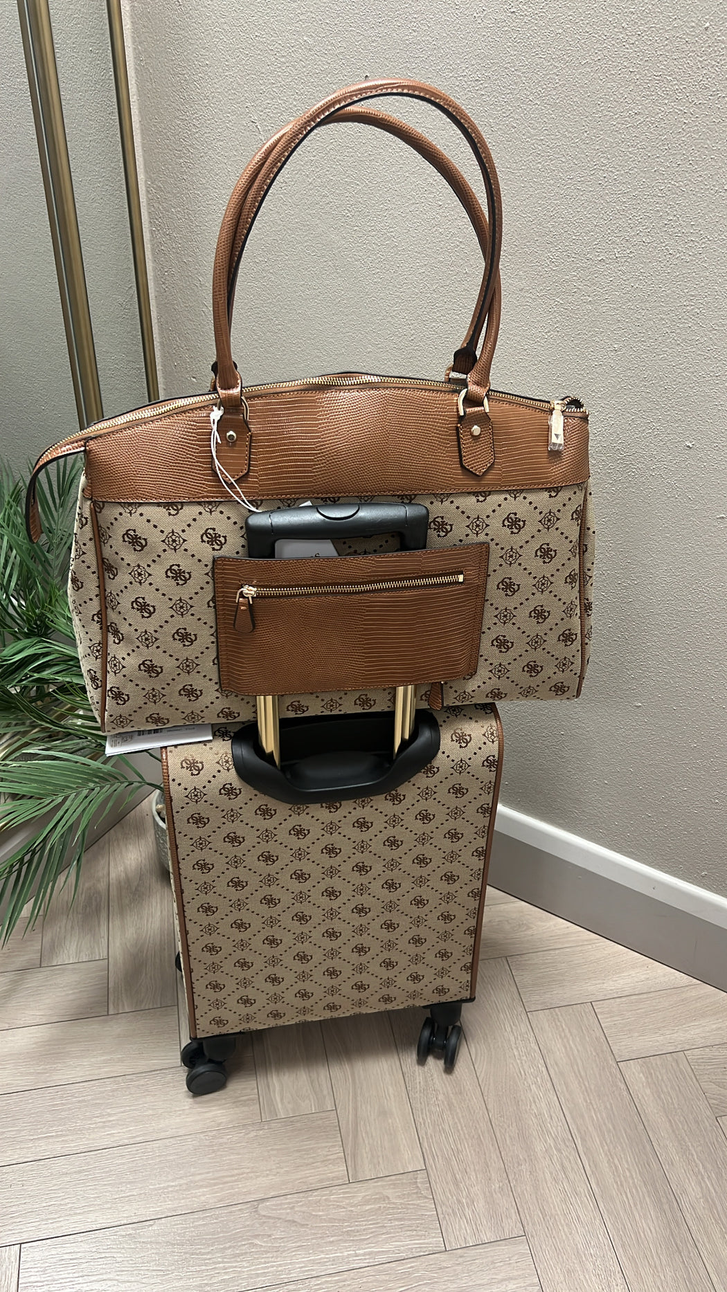 Guess Melinda latte logo travel bag lp9902903