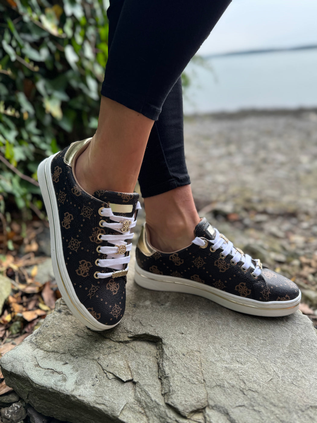 Guess logo sneaker