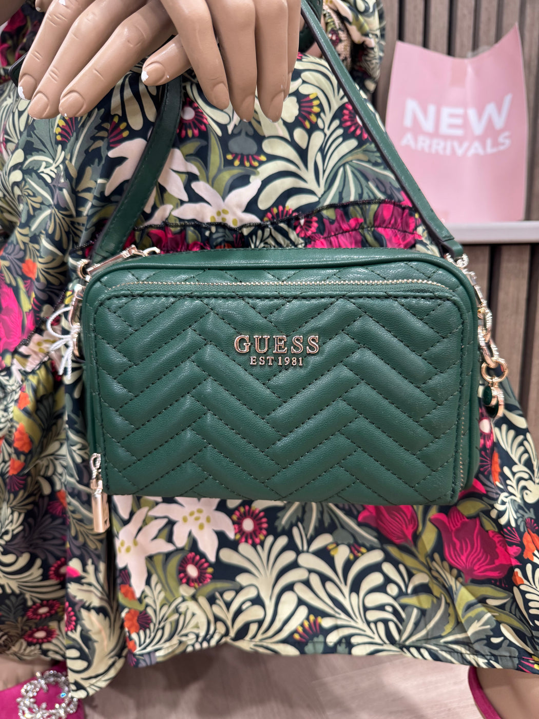 Guess forest green anning shoulder bag QG950814
